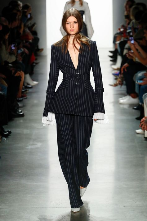 Vetements Clothing, Woman Suit Fashion, Hope Mikaelson, Jonathan Simkhai, Vogue Runway, Fashion Fall, Blazer Outfits, Fashion Show Collection, Fall 2018