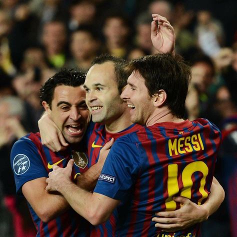 Messi Xavi Iniesta, Xavi Wallpapers, Xavi Iniesta, Messi Hd, L Messi, Lionel Messi Barcelona, Alex Morgan Soccer, Xavi Hernandez, Soccer Girl Problems