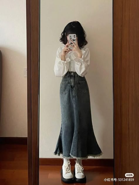 Outfit Long Skirt, Strange Fashion, Outfit Classic, Shirt Elegant, Everyday Fashion Outfits, Simple Trendy Outfits, Modest Fashion Outfits, Decorative Elements, Japan Fashion