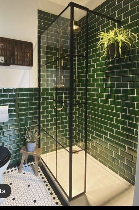 Green Tiles, Interior Design Minimalist, Aesthetic Bathroom, Bathroom Inspiration Decor, Bathroom Trends, Green Bathroom, House Bathroom, Painting Bathroom, Ideas For