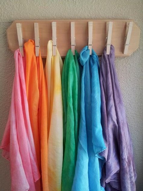 Play Silk Storage, Playsilks Ideas, Playsilk Display, Waldorf Playroom, Waldorf Preschool, Play Silks, Waldorf Kindergarten, Scarf Display, Scarf Storage