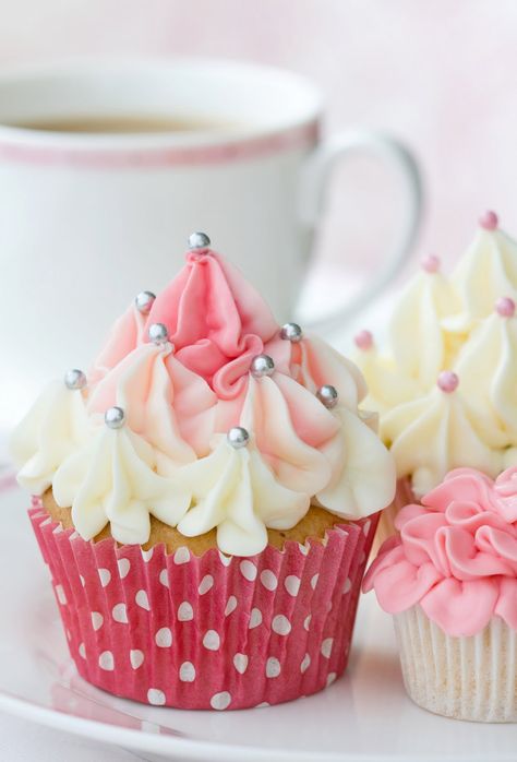 Pretty Shabby Chic Cupcakes Deco Cupcake, Cake Mini, Pretty Cupcakes, Cupcakes Decorados, Creative Cupcakes, Mothers Day Cake, Beautiful Cupcakes, Cupcake Designs, Cute Cupcakes