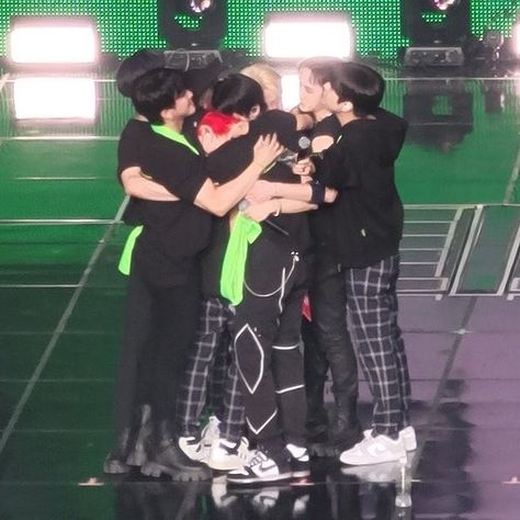 stray kids ot8 hug Kids Hugging, Group Hug, Kids Groups, Skz In Cute, Homeless Children, Group Photos, Look At You, Lee Min Ho, May 1