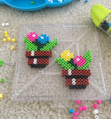 Perler Beads Flower Pot Perler Bead Patterns 5mm, Perler Bead Mothers Day Ideas, Mothers Day Perler Bead Patterns, Mom Perler Beads, Hama Bead Flowers, Perler Beads Flower Pattern, Spring Perler Bead Patterns, Rose Perler Bead Pattern, Character Perler Bead Patterns