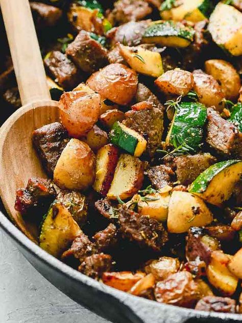 Beef Stew With Zucchini, Beef Stew Meat And Zucchini, Ground Beef Zucchini Potatoes, Ground Beef With Squash And Zucchini, Zucchini And Steak Recipes, Beef Zucchini Mushroom Recipes, Mexican Zucchini And Beef, Steak And Squash Recipes, Squash And Meat Recipes