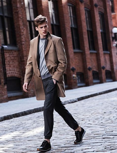 Blazer With Sneakers, Walking Poses, Winter In New York, Charcoal Blazer, Men Photoshoot, Man Photography, Mens Fashion Smart, Mens Fashion Week, Mens Fashion Fall