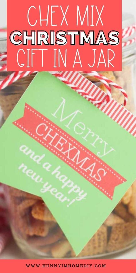 Shake up the gift-giving tradition this Christmas with a tasty gift for your friends, teachers, and neighbors. How about a jar full of homemade Chex Mix with a personalized tag? Grab your printable gift tags to put together this quick and easy food mason jar gift for anyone on your holiday shopping list! Chex Mix Christmas Gift, Christmas Gift For Neighbors, Handmade Christmas Gifts From Children, Handmade Christmas Gifts Diy, Printable Holiday Tags, Chex Mix Christmas, Gift In A Jar, Mason Jar Gift, Holiday Gift Tags Printable