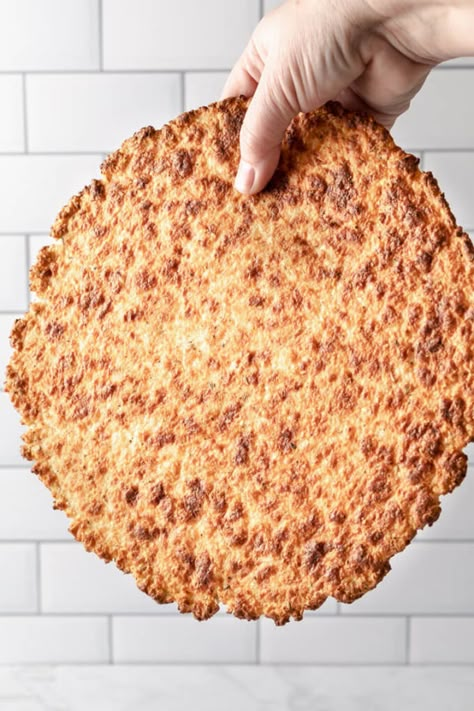 Cauliflower Crust Recipe, Pizza Crust Keto, Healthy Pizza Crust, Low Sugar Diet Recipes, Cauliflower Pizza Crust Recipe, Crispy Cauliflower, Cauliflower Pizza Crust, Low Carb Low Fat Recipes, Frozen Cauliflower Rice