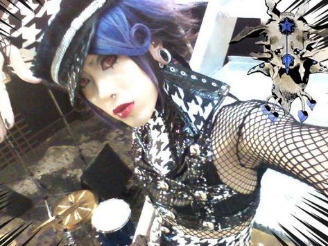 The Gallo Visual Kei, Jojo The Gallo, Visual Kei Fashion, Kei Fashion, Random Memes, Visual Kei, So Cool, Tell Me, Memes