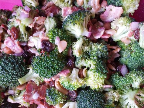 Souplantation's Broccoli Salad Brócoli Salad, Salad Buffet, Fancy Dinner Recipes, Broccoli Salad Recipe, Raspberry Pie, Eat Salad, Broccoli Salad, Cauliflower Recipes, Side Recipes