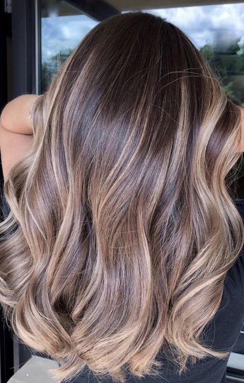 Merlot Hair, Hair Color Trends For Brunettes, Balayage Dark, Wedding Hair Colors, Kadeřnické Trendy, Fall Hair Color Trends, Color Balayage, Hair Color Crazy, Fall Hair Color For Brunettes