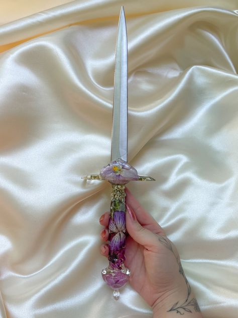 Fantasy Dagger, Creepy Cute Fashion, Knife Aesthetic, Head Over Heels In Love, Pretty Knives, Purple Pansy, Fantasy Props, Stylist Tattoos, Dagger Knife