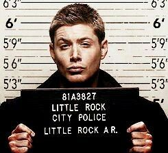 Dean's Mugshot In Little Rock City!! Supernatural Tumblr, Supernatural Tattoo, Supernatural Imagines, Supernatural Wallpaper, Supernatural Quotes, Supernatural Tv Show, Winchester Boys, Supernatural Memes, Supernatural Dean