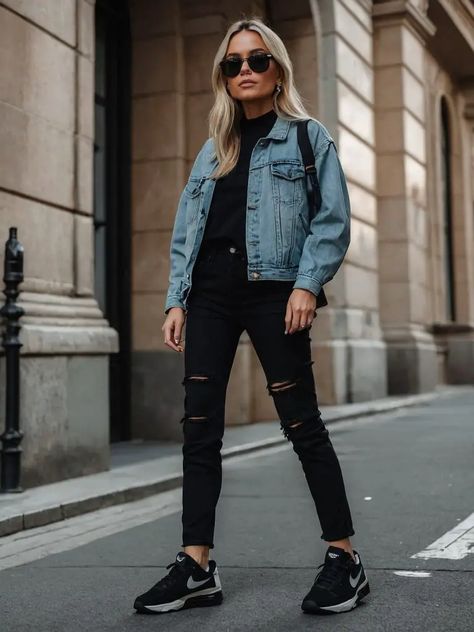 Black Distressed Jeans Outfit, Jeans And Sneakers Outfit, Jeans Outfit Women, Black Jeans Outfit, Jeans Outfit Casual, Shirt Tucked In, Denim Day, Blink Of An Eye, Sneakers Outfit