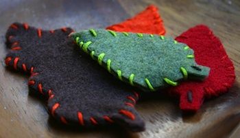 Fall stitching activity Fall Kids Crafts, Felted Leaves, Best Teething Toys, Leaf Projects, Waldorf Crafts, Felt Leaves, Autumn Table, Fall Crafts For Kids, Autumn Crafts