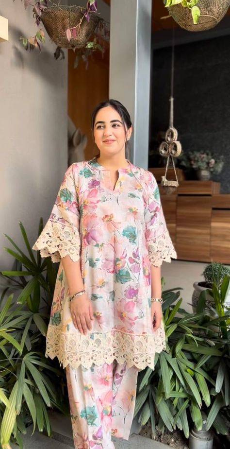 Summer Cotton Suits Design, Co Ord Set Design For Women, Cotton Co Ord Set Designs, Pakistani Cotton Suits Summer, Laces On Kurtis, Pakistani Short Kurti Designs, Pakistani Lace Kurtas, Suit With Lace Design, Cotton Lace Design On Suits