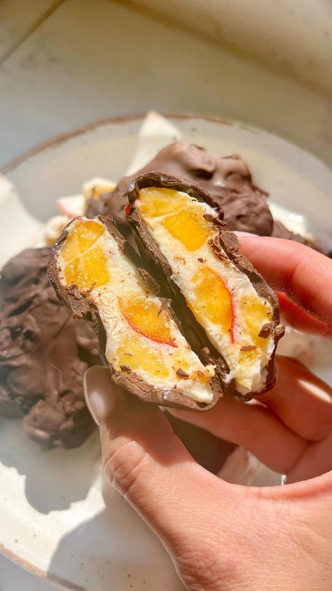 Alexandra Botting on Instagram: “My take on the viral clusters, a healthy summery snack made with peach 🍑 yoghurt and dark chocolate 🍫 Save and follow @alexarciab for…” Yoghurt Clusters, Healthy Reminders, Low Fat High Protein, Chocolate Clusters, Refreshing Snacks, Sugar Free Maple Syrup, Healthy Recipe Ideas, Quick Snacks, Delicious Healthy Recipes