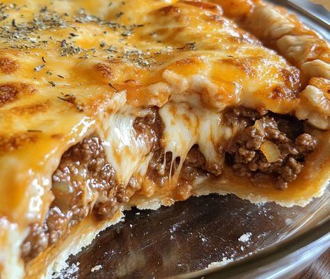 The Pizza Burger Pie – Chloe foods Pizza Burger Pie, Cheese Burger Pizza, Pizza Burgers Recipe, Sausage Pie, Hamburger Pizza, Bean Pie, Pizza Bowl, Cheeseburger Pie, Pizza Burger