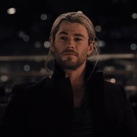 Thor icons Avengers Visuals, Chris Hemsworth Aesthetic, Thor Age Of Ultron, Marvel Scrapbook, Thor Aesthetic, Thor Icon, Thor Mcu, Thor Valkyrie, Mcu Shifting