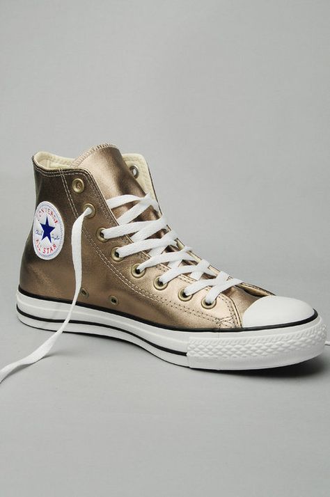 Converse All Star High Tops in Gold Metallic Leather Gold Converse, Urban Hairstyles, Mode Converse, Converse Wedding Shoes, Converse Outfits, Skor Sneakers, Mode Shoes, All Stars Converse, Outfits With Converse