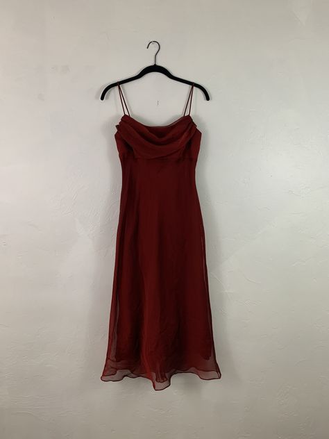 Red Dress Mid Length, Dark Red Casual Dress, 90s Dress Short, Hoco Dresses Vintage, Short Red Dress Casual, Dark Red Dress Short, Dark Red Clothes, Unique Hoco Dresses Short, Dark Red Hoco Dress