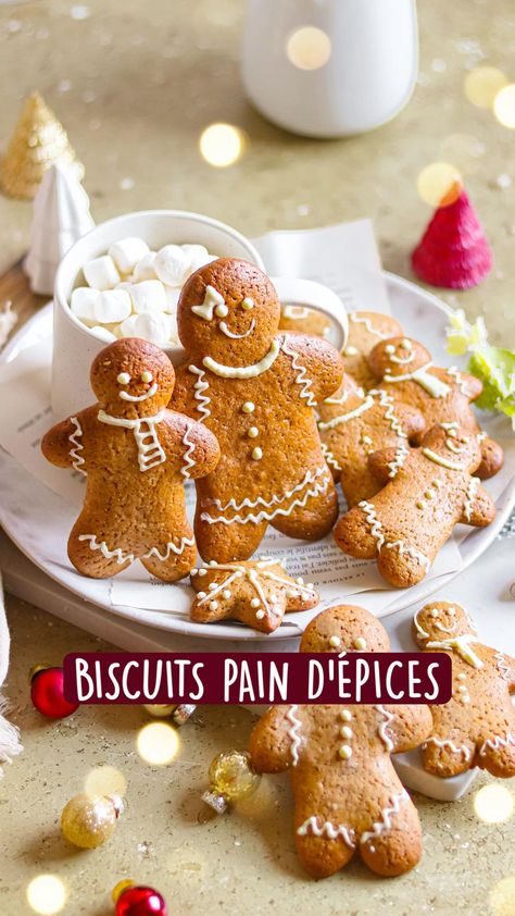 a plate full of ginger cookies with white icing on them and the words biscuits pan d'epices