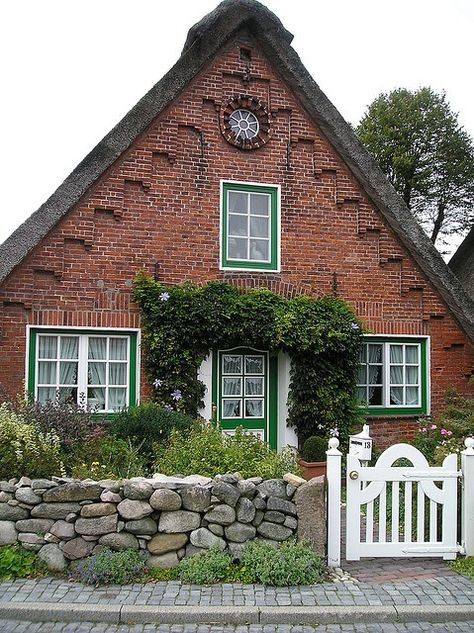 German Amber Bedroom, German Cottage, Cottage Entry, Cottage Tiny House, German Houses, German Wedding, Sims Inspiration, Northern Germany, European Cottage