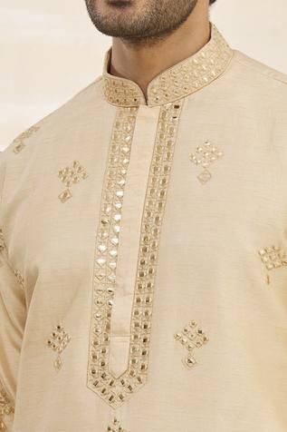 Pasha Embroidery Kurta For Men, Kurta Collar Designs For Men, Kurta Neck Design Men, Men Embroidery Kurta Design, Golden Kurta For Men, Embroidery Kurta For Men, Kurta Neck Designs, Kurta Designs Men's, Short Kurta For Men