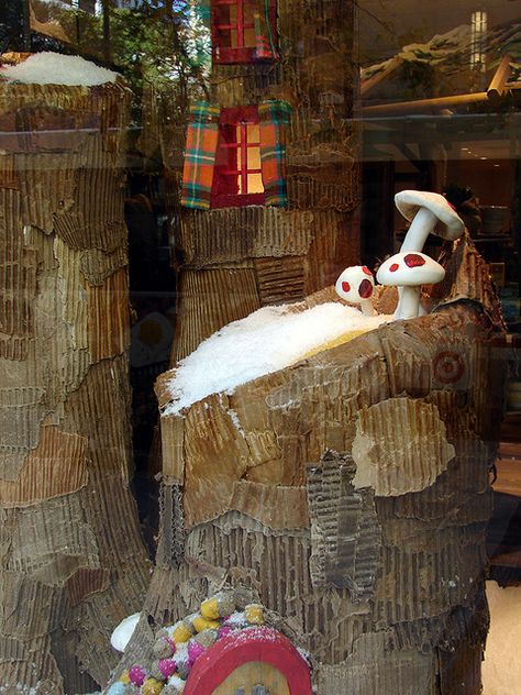 anthropologie display | Anthropologie Window Display | Flickr - Photo Sharing! Anthropologie Window Display, Anthropologie Display, Anthropologie Holiday, Christmas Window Display, Store Window Displays, Window Display Design, Common Room, Creative Display, Tree Houses