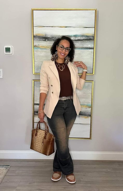 Style With Sneakers, Teacher Aide, Outfits Juvenil, Diva Style, Elevated Casual, Sped Teacher, Stylish Work Attire, Business Casual Outfits For Work, Blazer Style