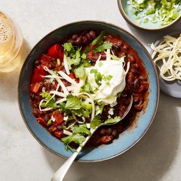 Black Bean Chili Vegetarian, Black Bean Chili Recipe, Chili Recipe With Black Beans, Cold Deserts, Bean Chili Recipe, Black Bean Recipes, Black Bean Chili, Vegetarian Lasagna, Bean Chili