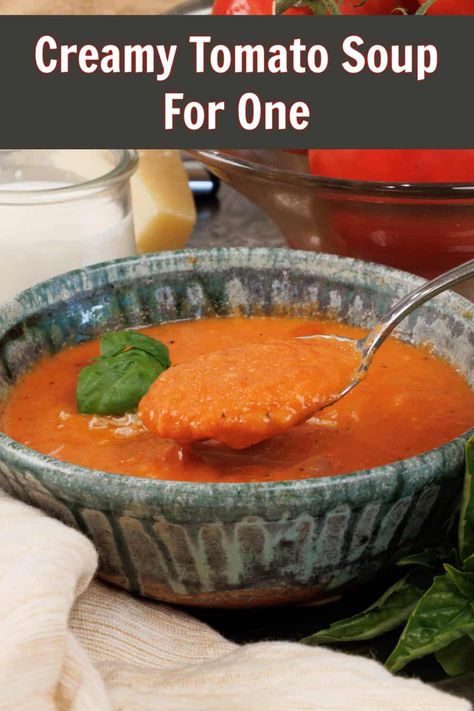 This single serving comforting, creamy tomato soup comes together quickly and easily by using a few pantry staples. Ready in just 30 minutes! Tomato Soup For One, Spagetti And Meatball Recipe, Soup For One, Creamy Tomato Soup Recipe, One Dish Kitchen, Recipe For 1, Creamy Tomato Soup, Meat Free Recipes, Single Serving Recipes