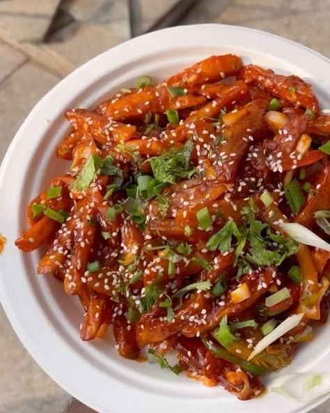 suraj sachdeva on Instagram: "Chilli potato making🤤🤤 . Tag chilli potato lovers❤️ . Follow @khao_piyo_moj_lo Follow @khao_piyo_moj_lo . Use #khao_piyo_moj_lo . #chillipotato #potato #chinese #chinesefood #love #food #taste #delhi #pyar #foodporn #explore #recipe" Garlic Veggies, Chilli Garlic Noodles, Spring Roll Sauce, Green Chilli Sauce, Chilli Potato, Chilli Paneer, Desi Food, Desi Style, Green Chilli