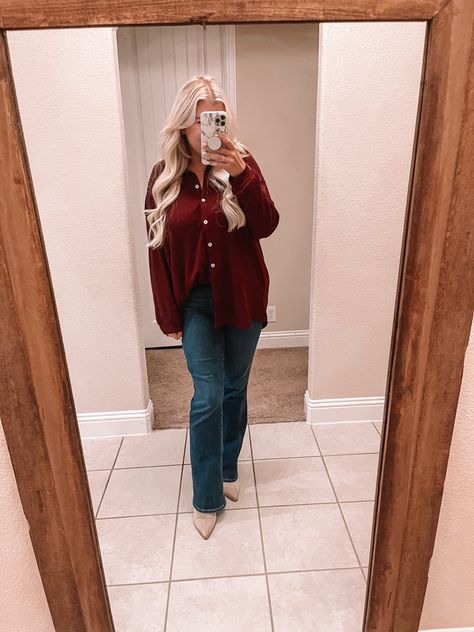 Bootcut Jeans Outfit Winter, Ootd 2022, Button Up Outfit, Casual Office Outfit, Bootcut Jeans Outfit, Teacher Fits, Outfit Ideas Casual, Jeans Outfit Winter, Midsize Outfits