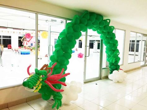 173 best images about Arches - Balloons on Pinterest | Football ... Balloon Dragon Diy, Dragon Theme Decorations, Dragon Photo Booth, Dragon Balloon Garland, Dragon Ball Birthday Party Ideas, Dragon Ball Party Ideas, Fiesta Dragon Ball, Dragons Birthday Party Ideas, Dragon Ball Birthday Party