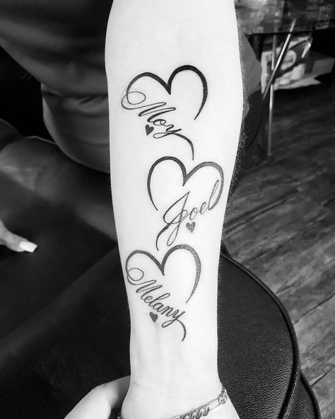 Open Heart Tattoo With Names, Heart Tattoo Memorial, Tattoo Ideas With Daughters Name, Moms Tattoo Ideas For Kids, Names With Hearts Tattoos, Hearts With Birthday Tattoo, Love Heart Tattoo With Name, Heart With Name Tattoo Ideas, Tattoo Heart With Names