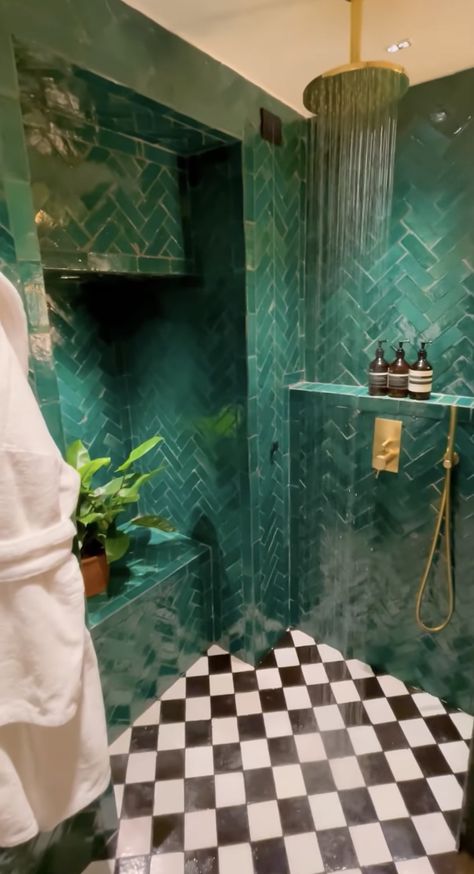 Dark Green Bathrooms, Bold Bathroom, Tiled Bathroom, Green Tile Bathroom, Teal Bathroom, Bathroom Inspiration Decor, Green Bathroom, Bathroom Renos, Dream Bathroom