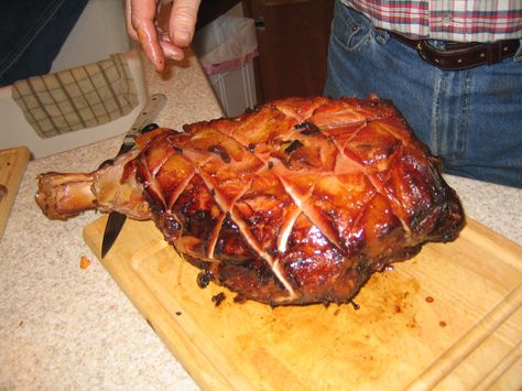 Country hams are an old tradition in the American South. Fresh pork legs are salt-cured, sometimes smoked, and then dry aged for several months. Country Ham Recipes, Easter Ham Glaze, Pork Picnic, Annatto Seeds, Prepper Food, Coriander Seed, Roasted Ham, Pork Leg, Easter Ham