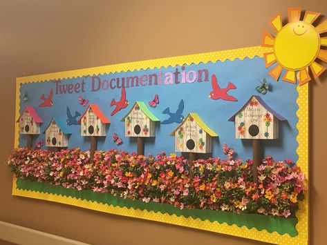 Bird/Bird House Bulletin Board-May 2018 Bird Bulletin Board Ideas, Bird Bulletin Board Ideas Preschool, Birds Theme Classroom Decor, Birds Classroom Decoration, Spring Display Board Nursery, Bird Theme Bulletin Board, Bird Theme Classroom, Evs Project, Spring Bulletin Boards Preschool