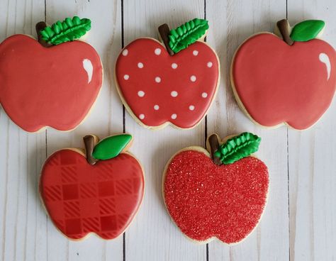 Apple Sugar Cookies, Shaped Sugar Cookies, Fall Decorated Cookies, Buttercream Decorating, Halloween Cookies Decorated, Royal Iced Cookies, Halloween Sugar Cookies, Sugar Cookie Royal Icing, Apple Cookies