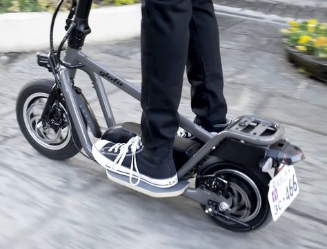 Diy Electric Scooter, Mini Motorbike, Electric Bike Diy, Electric Scooter Design, Ebike Electric Bicycle, Electric Cargo Bike, Savory Treats, Electric Scooter With Seat, Мотоциклы Cafe Racers