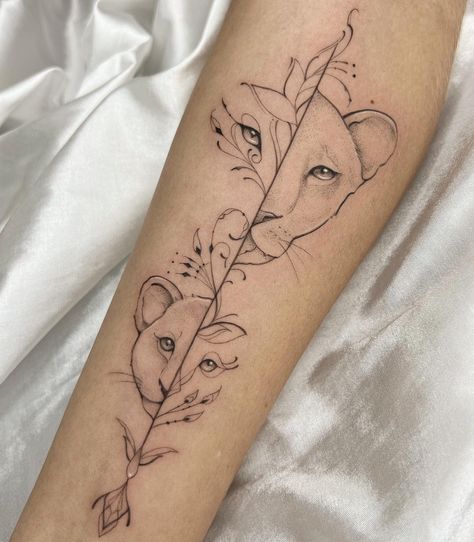 Lioness Tattoo Design, Tattoo Design Ideas For Women, Feminine Arm Tattoos, Arm Tattoo Design, Simple Arm Tattoos, Lioness Tattoo, New Tattoo Designs, Mommy Tattoos, Inspiration Tattoos