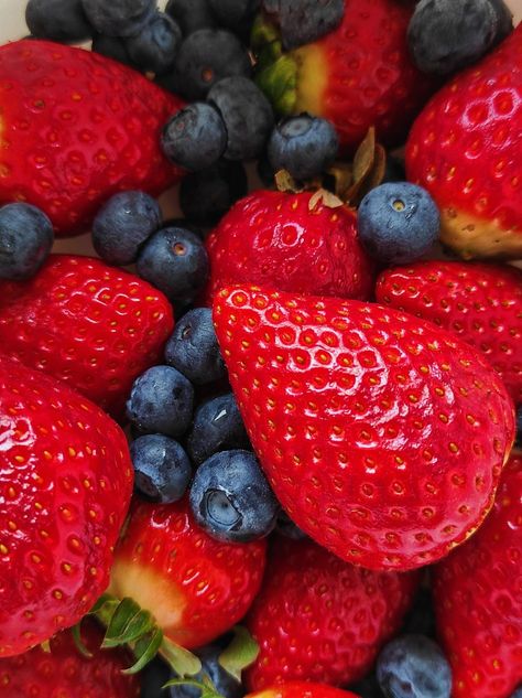 Strawberries And Blueberries Aesthetic, Blueberry Aesthetic, Blueberry And Strawberry, Farm Fruit, Blueberries And Strawberries, Processor Recipes, Strawberries And Blueberries, Fruit Spread, Food Motivation