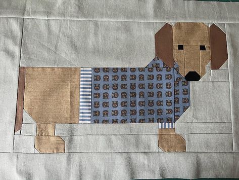 Dogs In Sweaters, Sweater Quilt, Sew Together Bag, Dachshund Pattern, Beginning Quilting, Dog Quilts, Sewing Machine Cover, Medallion Quilt, Animal Quilts