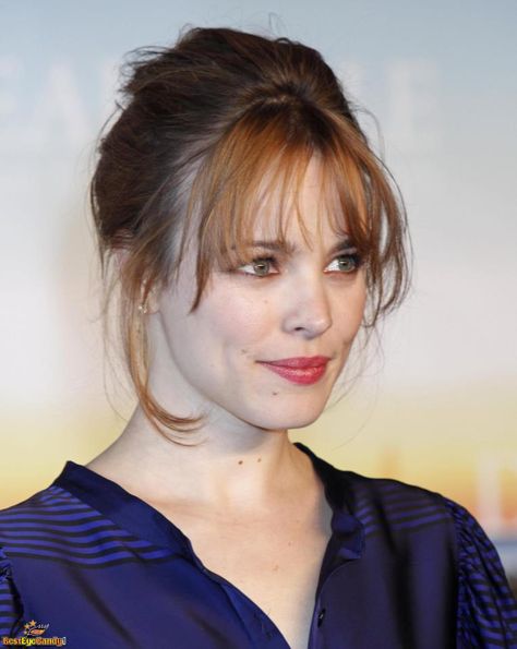 Love Rachel McAdams....if I were her, I would just stare at myself all day!  She is so beautiful and a wonderful actress! <3 Round Face Fringe, Cuts For Round Faces, Hairstyles Theme, Bangs For Round Face, Long Face Hairstyles, Long Bangs, Rachel Mcadams, Long Wavy Hair, Round Faces