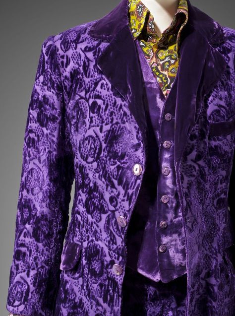 Granny Takes a Trip purple velvet suit #psychedelic #menswear #vintage Madcap Laughs, Dandy Fashion, Men Attire, Rocker Outfit, Kurt Hummel, Wardrobe Architect, 60s Art, Purple Suits, Velvet Suit