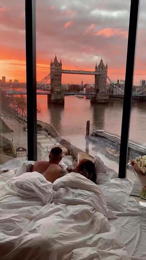 Cheval Three Quays, Honeymoon Night, Luxury Lifestyle Couple, Luxury Couple, Best Honeymoon Destinations, Couples Vacation, Best Honeymoon, London Hotels, Flowers Spring