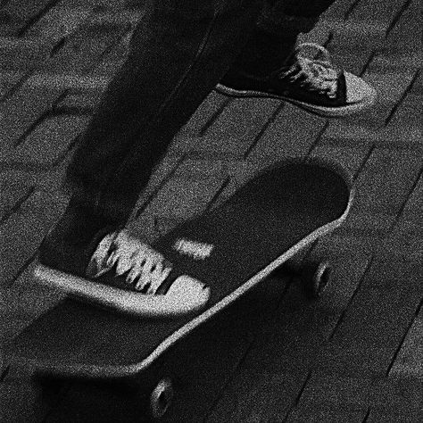 Skateboard Aesthetic, Grunge Pictures, Fotografi Iphone, Black Grunge, Dark Grunge, Gray Aesthetic, Images Esthétiques, Black And White Aesthetic, Black Aesthetic Wallpaper