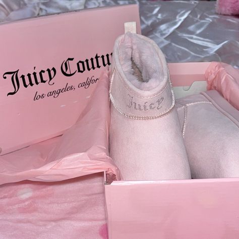 Juicy Cotoure, Juicy Couture Aesthetic, Juicy Couture Boots, Boots Y2k, Pink Juicy Couture, Cc Shoes, Pink Toes, Dr Shoes, Pink Glam