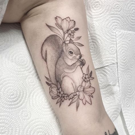 ⠀⠀⠀⠀⠀⠀⠀⠀⠀ ⠀⠀⠀⠀⠀⠀⠀⠀H.KAYE 🌙 on Instagram: “Got to put little Cyril the Squirrel onto @jaynicholls_92 skin forever! Thanks for trusting me with this piece :) 💕 #squirreltattoo…��” Octopus Tattoo Sleeve, Squirrel Tattoo, Dragon Tattoo Ideas, Cute Animal Tattoos, Dragon Tattoos, Harry Potter Tattoo, Floral Tattoo Sleeve, Forearm Tattoo Men, Forearm Tattoo